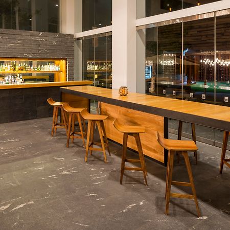 ホテル カミノ リアル プエブラ アンヘロポリス エクステリア 写真 The bar at the 10000 km lounge