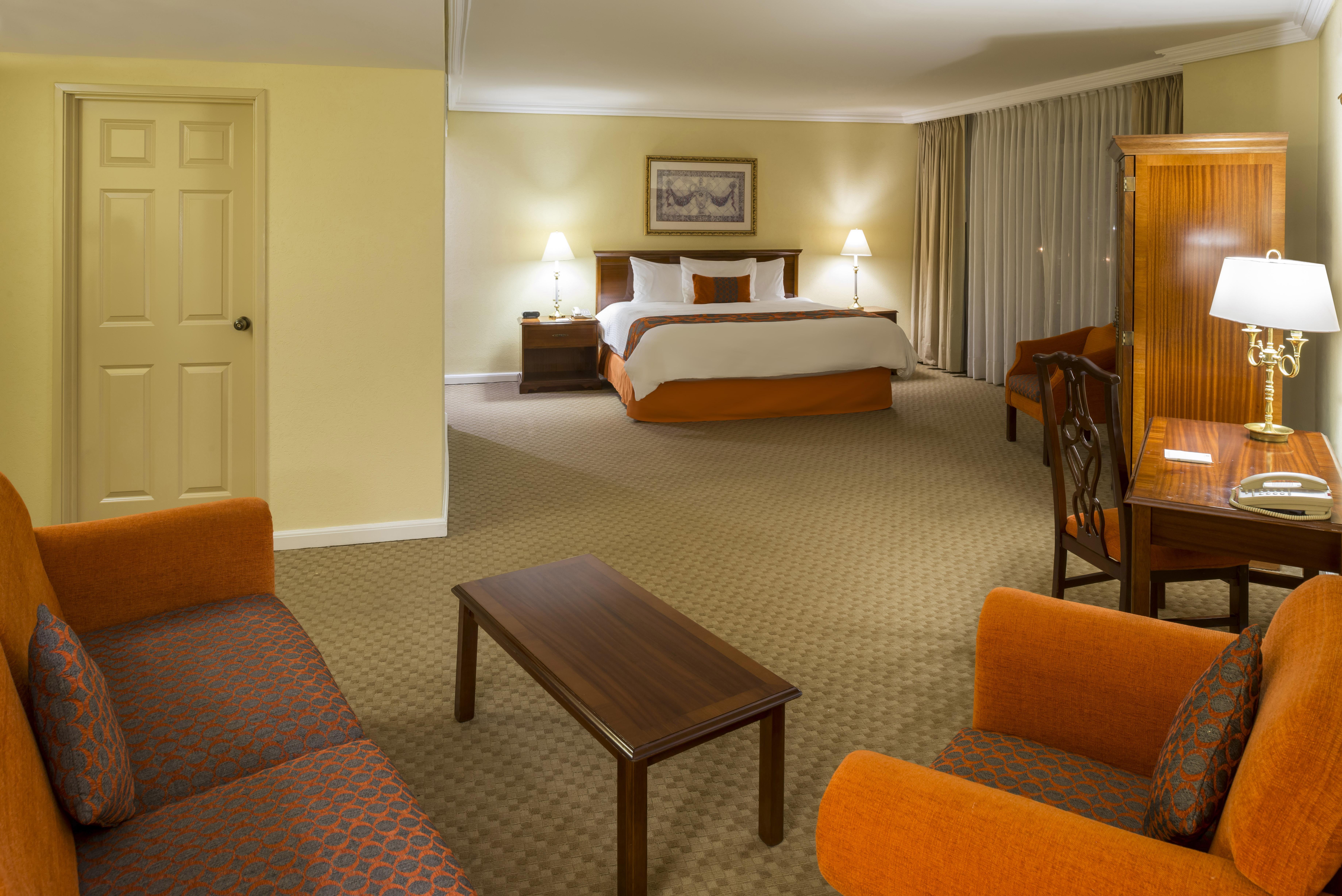 ホテル カミノ リアル プエブラ アンヘロポリス エクステリア 写真 A typical suite at the Hilton Garden Inn