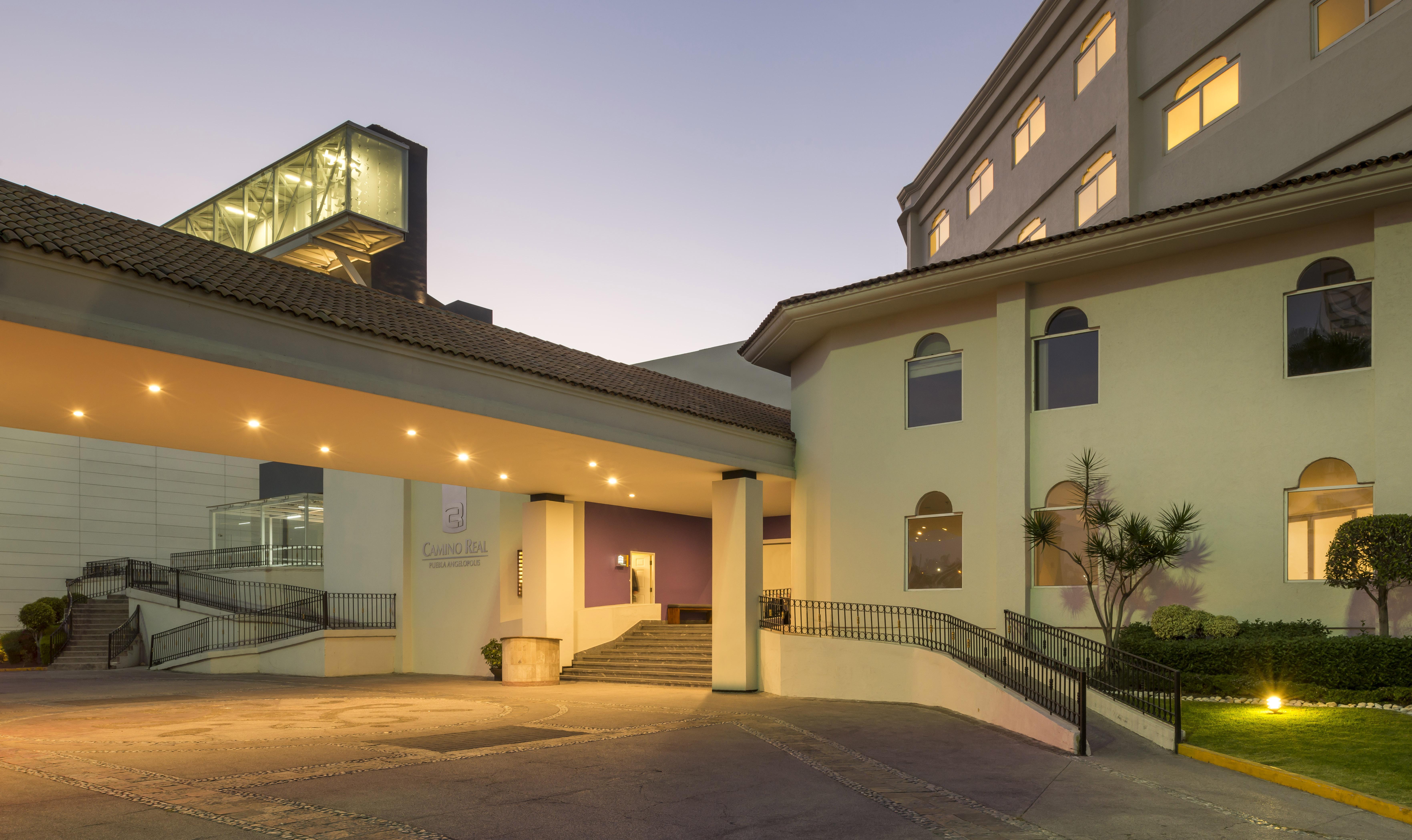 ホテル カミノ リアル プエブラ アンヘロポリス エクステリア 写真 The main entrance of the hotel