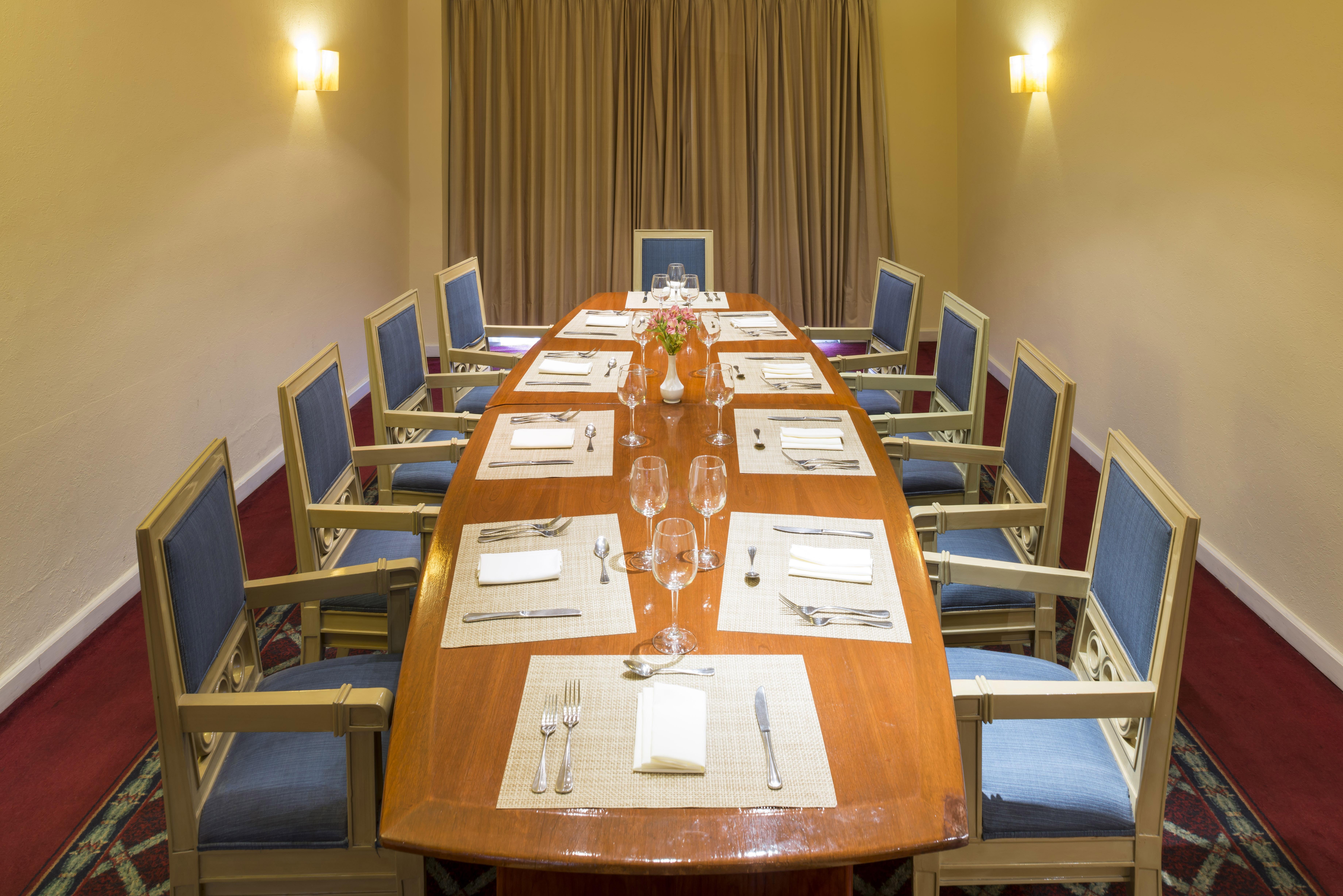 ホテル カミノ リアル プエブラ アンヘロポリス エクステリア 写真 A table set for a formal dinner