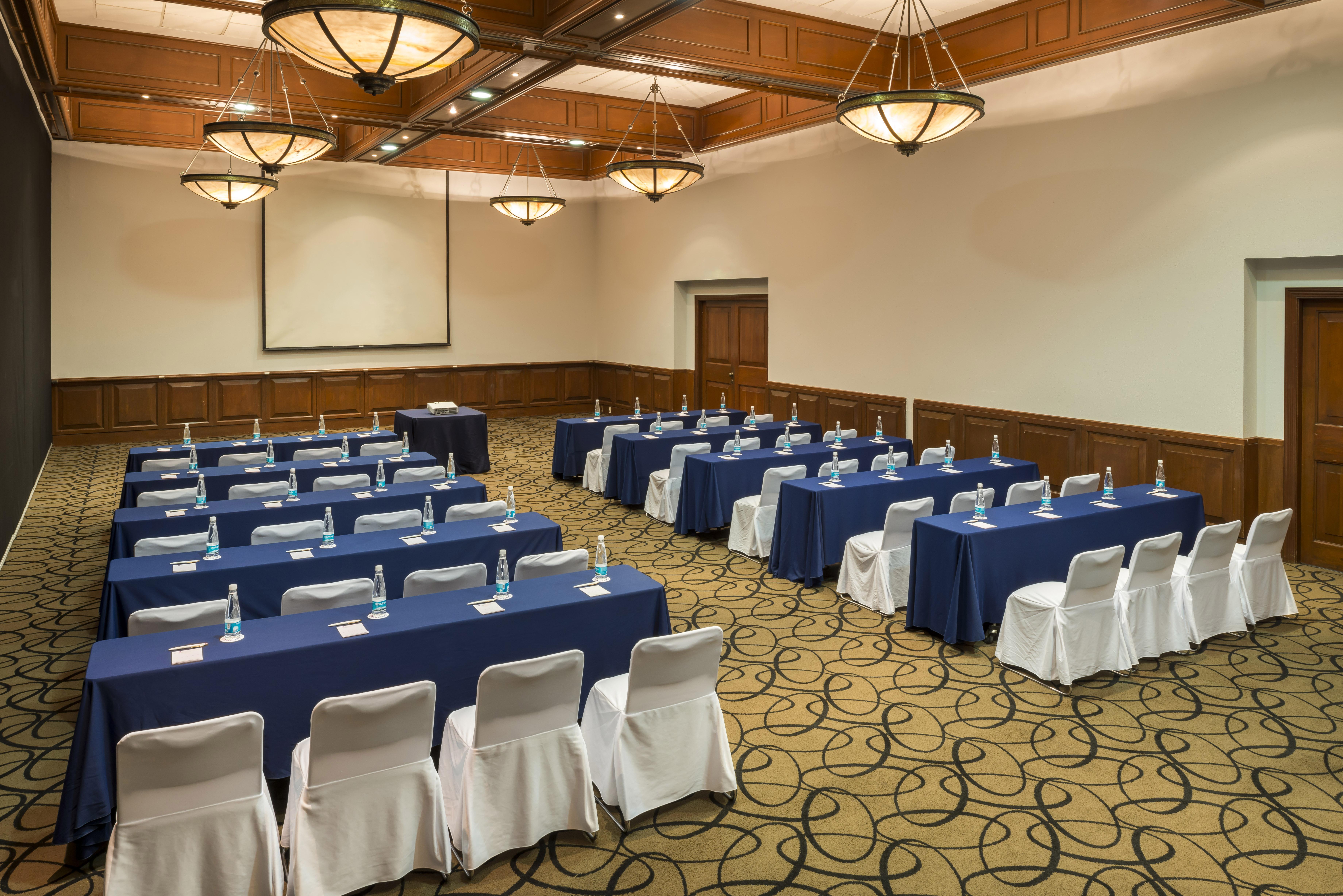 ホテル カミノ リアル プエブラ アンヘロポリス エクステリア 写真 A typical meeting room