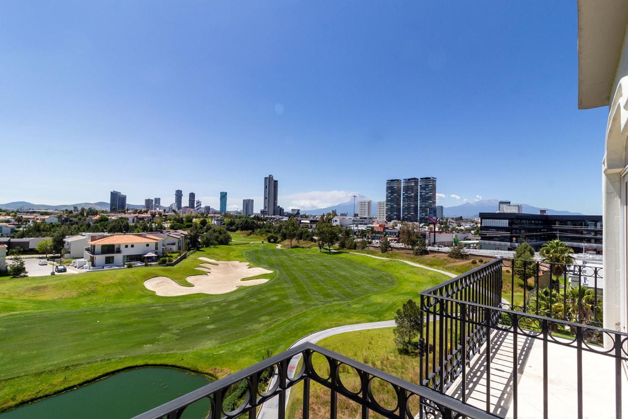 ホテル カミノ リアル プエブラ アンヘロポリス エクステリア 写真 View of the 18th hole at Torrey Pines Golf Course